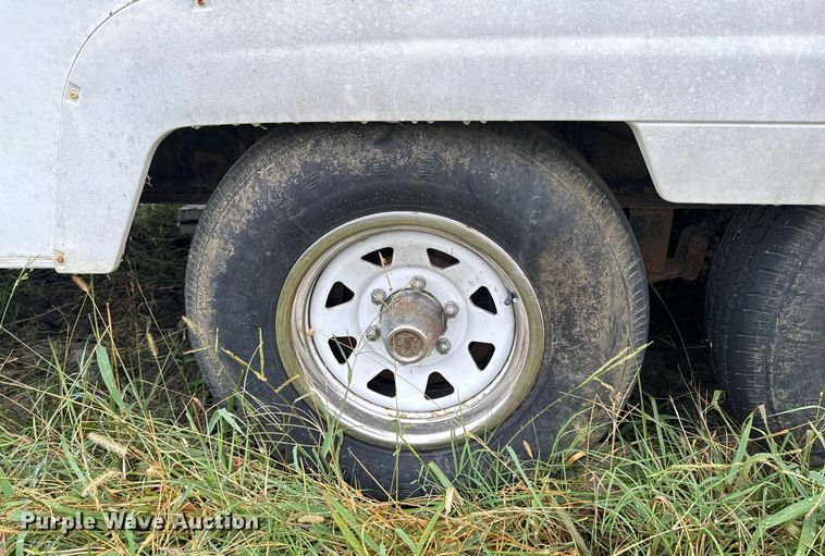 image for item DX1344 1996 Fleetwood Savannah 30 5X camper