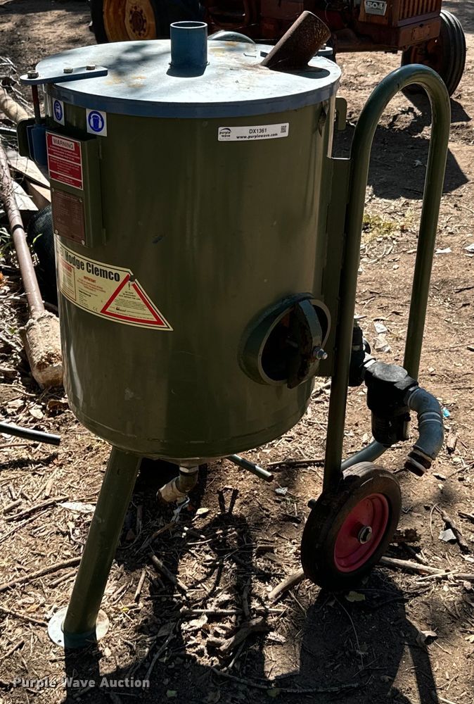 image for item DX1361 2014 Hodge Clemco 2452 sandblaster