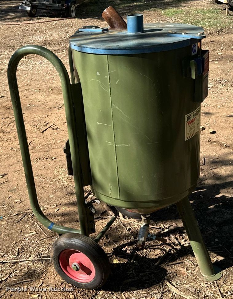 image for item DX1361 2014 Hodge Clemco 2452 sandblaster