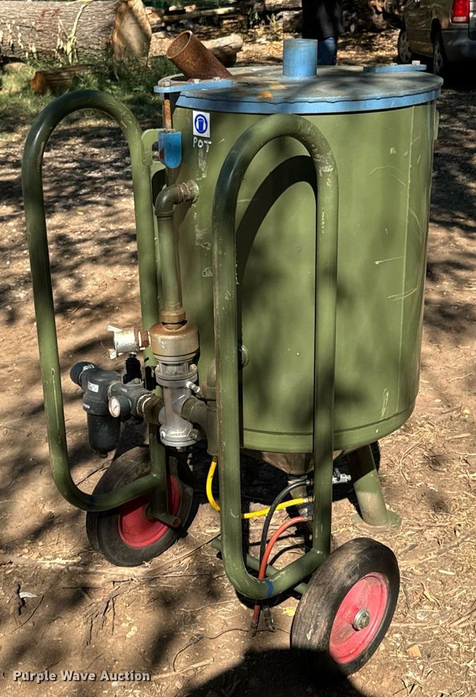 image for item DX1361 2014 Hodge Clemco 2452 sandblaster