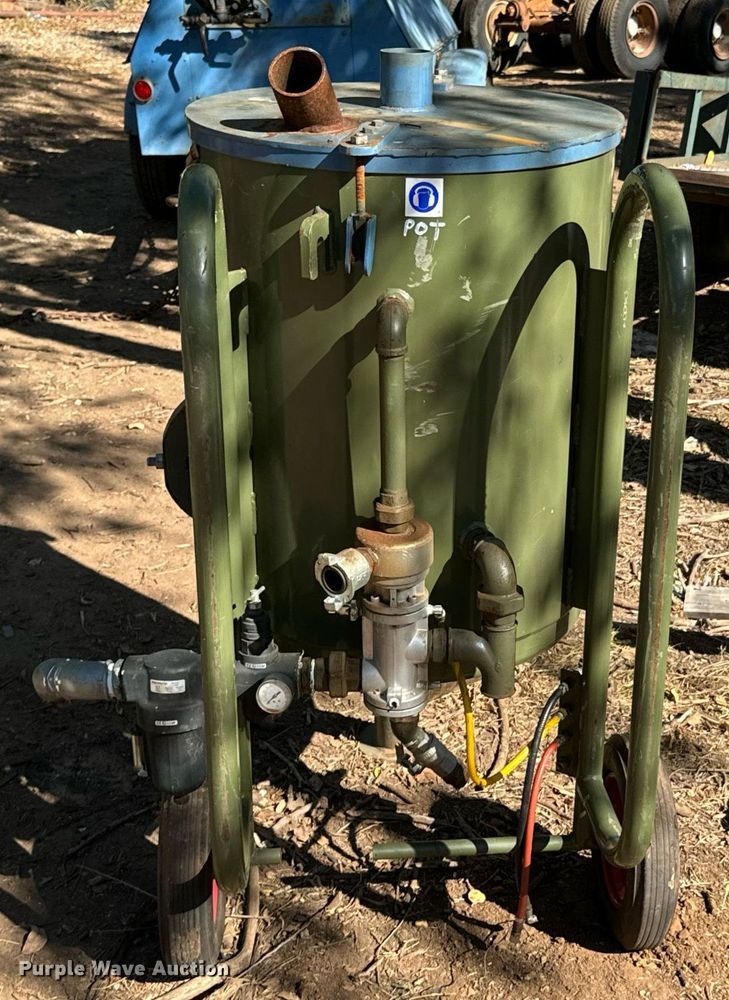 image for item DX1361 2014 Hodge Clemco 2452 sandblaster