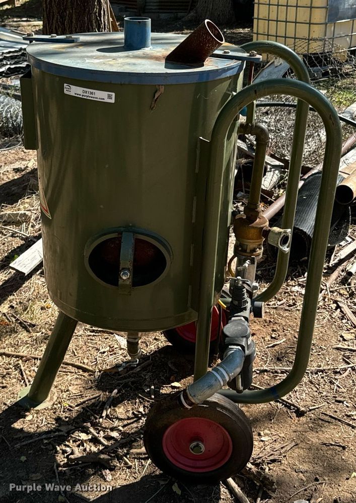 image for item DX1361 2014 Hodge Clemco 2452 sandblaster