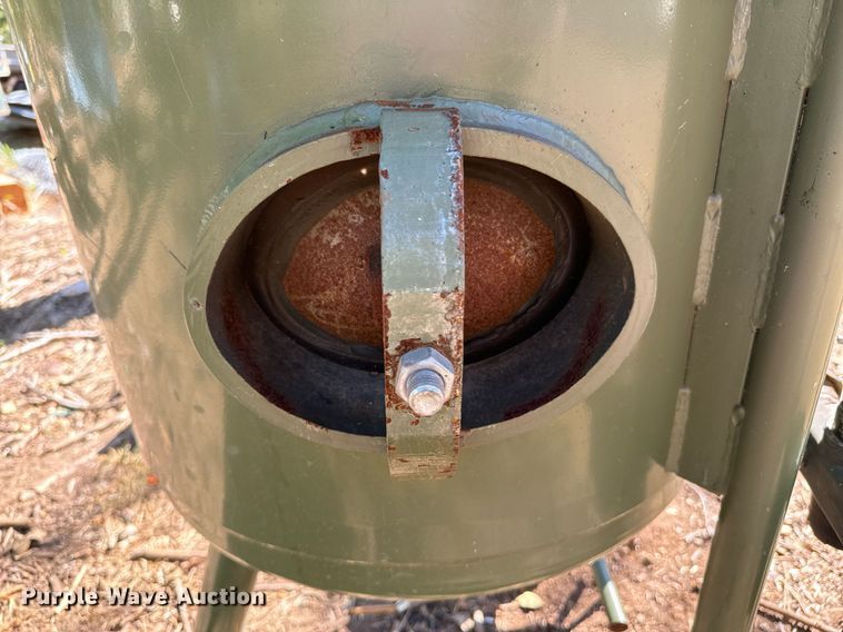 image for item DX1361 2014 Hodge Clemco 2452 sandblaster