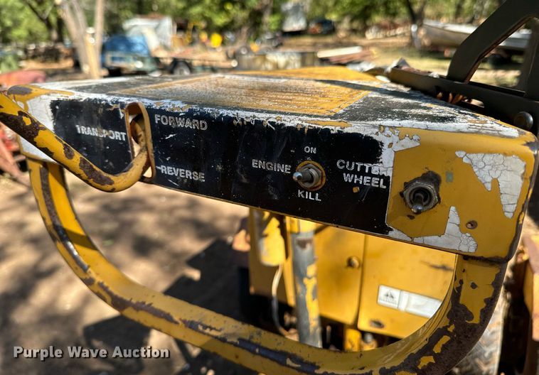 image for item DX1363 1993 Vermeer 206 stump grinder