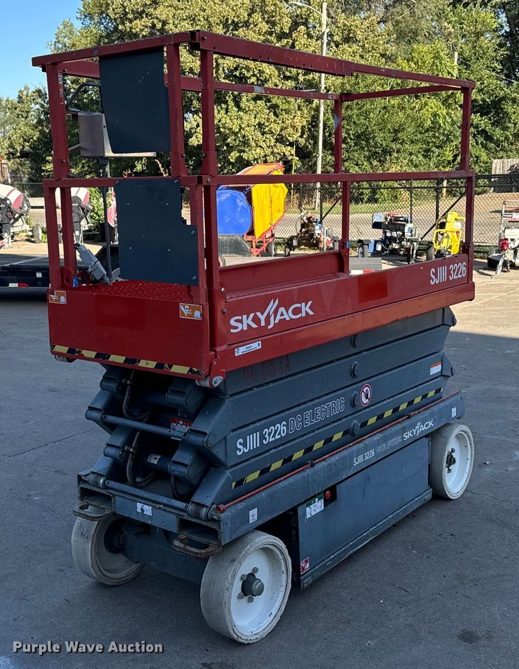 image for item DX3651 2013 Skyjack SJIH 3226 scissor lift