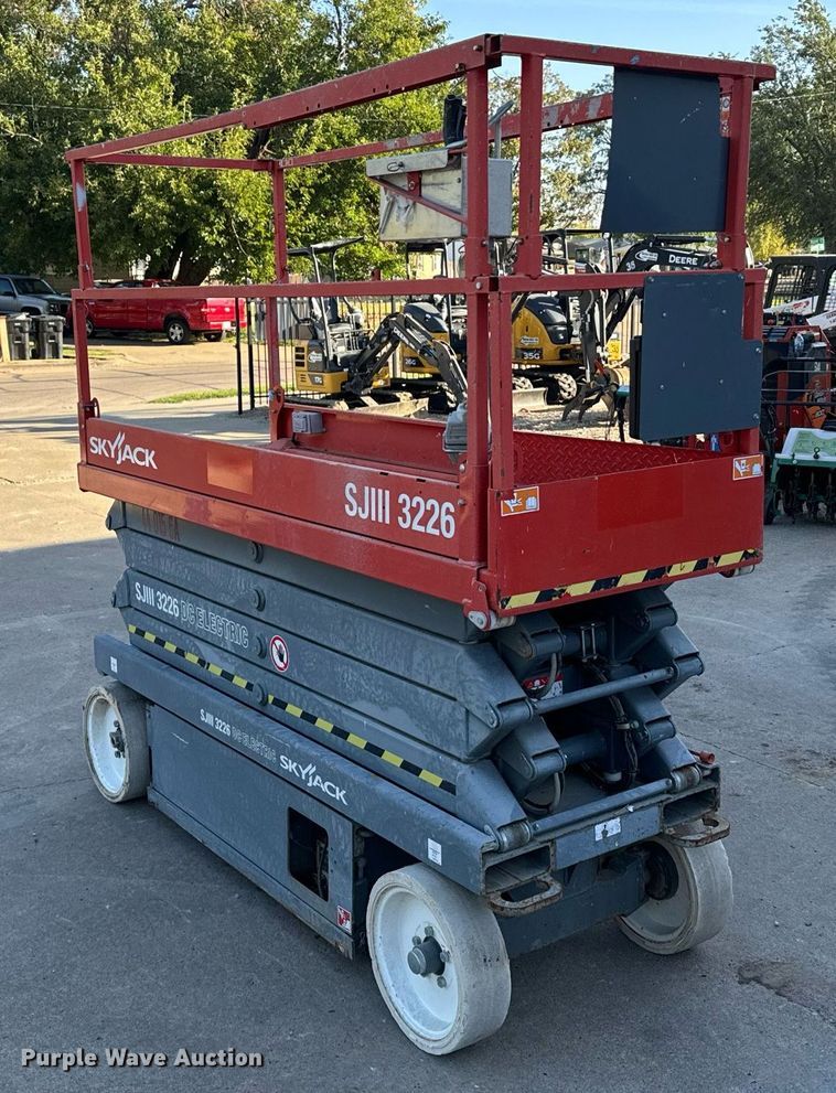 image for item DX3651 2013 Skyjack SJIH 3226 scissor lift