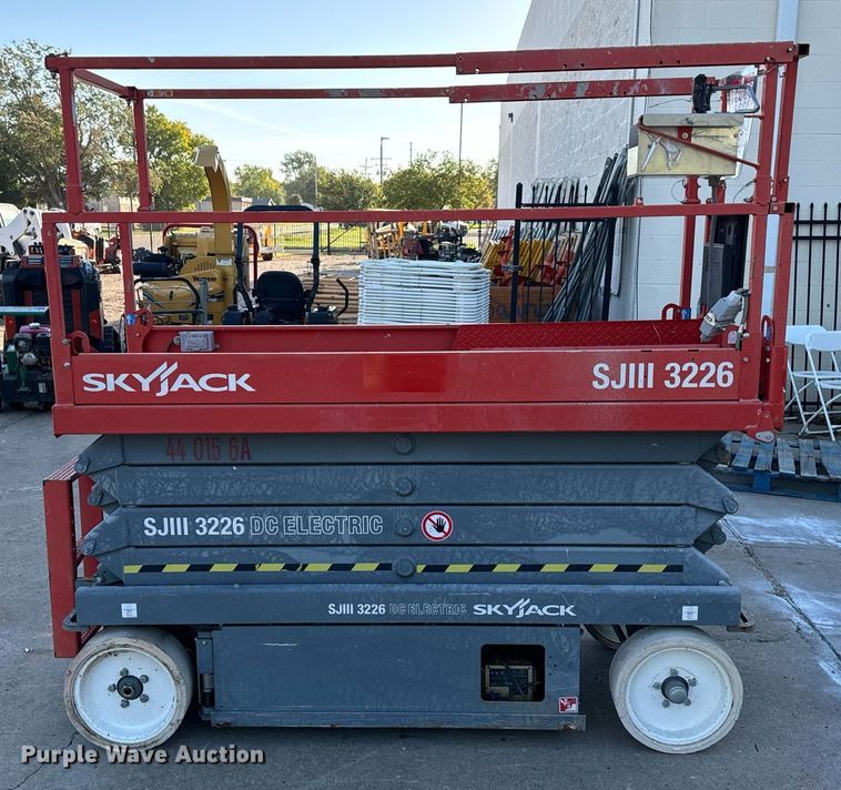image for item DX3651 2013 Skyjack SJIH 3226 scissor lift