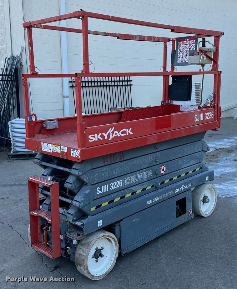 image for item DX3651 2013 Skyjack SJIH 3226 scissor lift