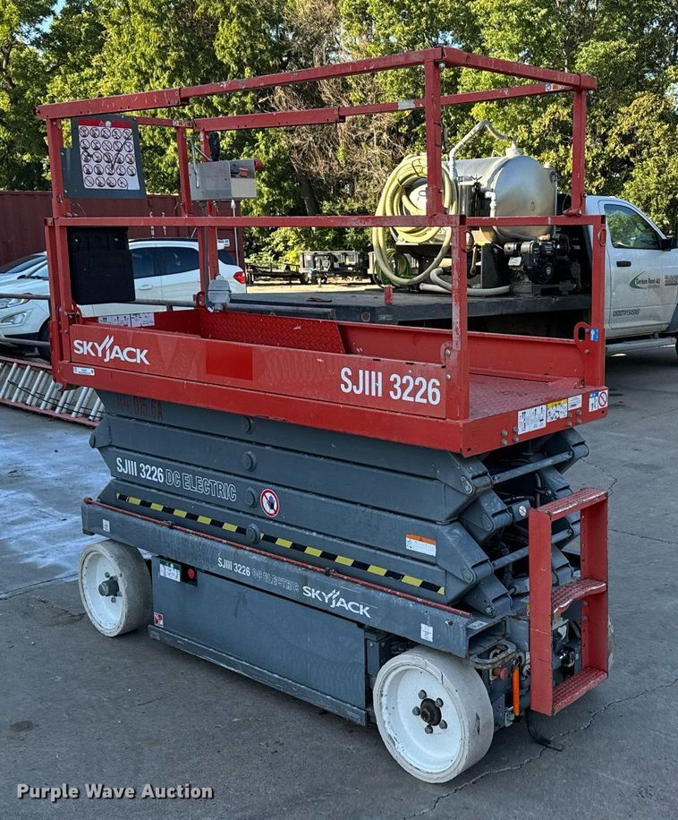 image for item DX3651 2013 Skyjack SJIH 3226 scissor lift