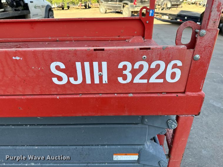 image for item DX3651 2013 Skyjack SJIH 3226 scissor lift