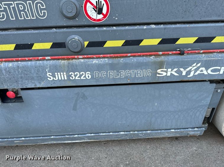 image for item DX3651 2013 Skyjack SJIH 3226 scissor lift