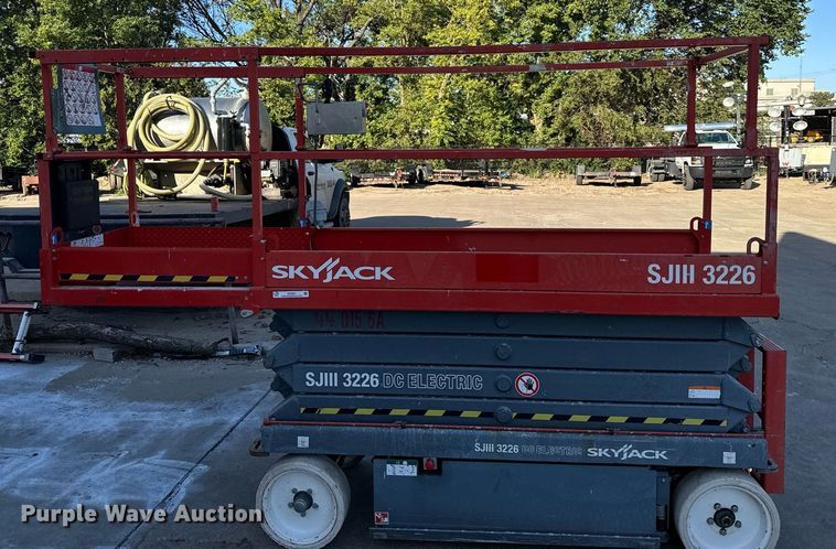 image for item DX3651 2013 Skyjack SJIH 3226 scissor lift