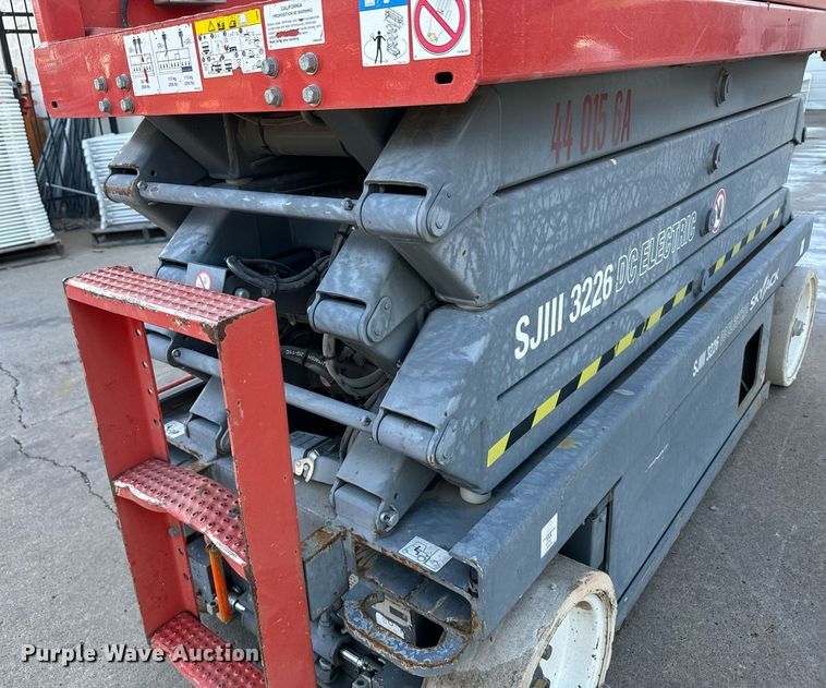 image for item DX3651 2013 Skyjack SJIH 3226 scissor lift