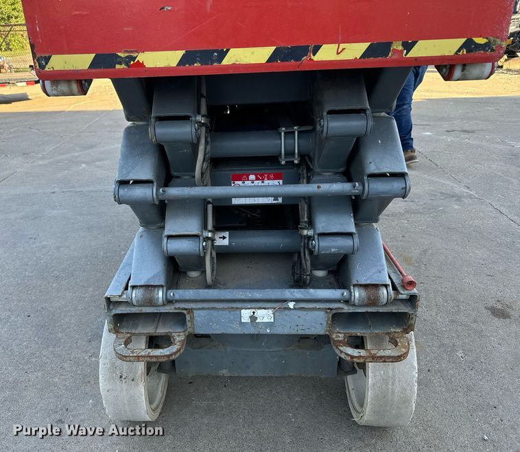 image for item DX3651 2013 Skyjack SJIH 3226 scissor lift