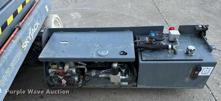image for item DX3651 2013 Skyjack SJIH 3226 scissor lift