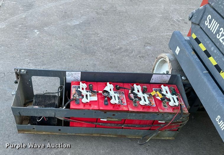 image for item DX3651 2013 Skyjack SJIH 3226 scissor lift