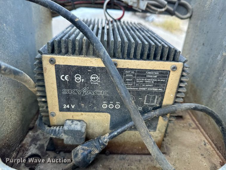 image for item DX3651 2013 Skyjack SJIH 3226 scissor lift