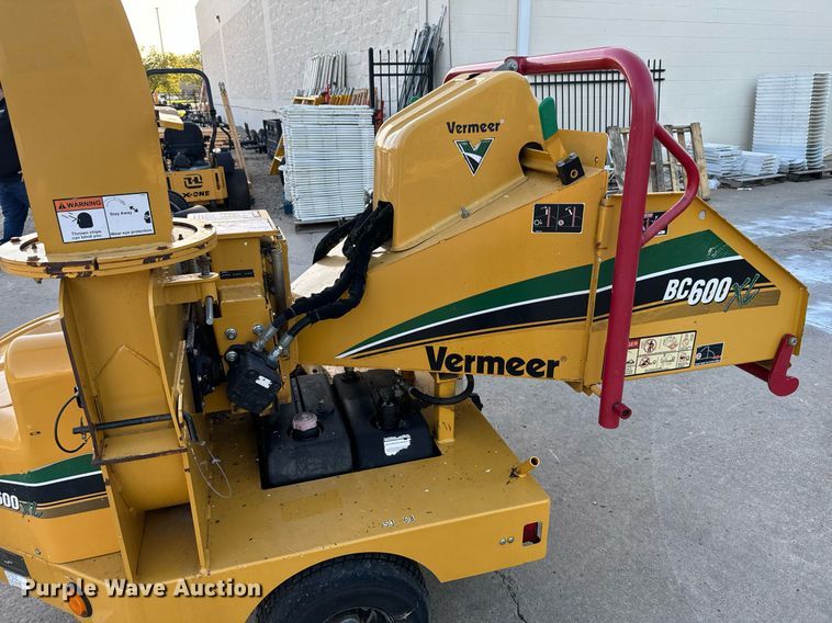 image for item DX3653 2012 Vermeer BC600XL wood chipper