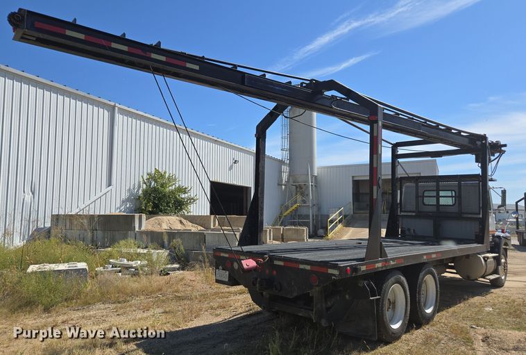 image for item EE7792 1997 Volvo WG Series  flatbed truck