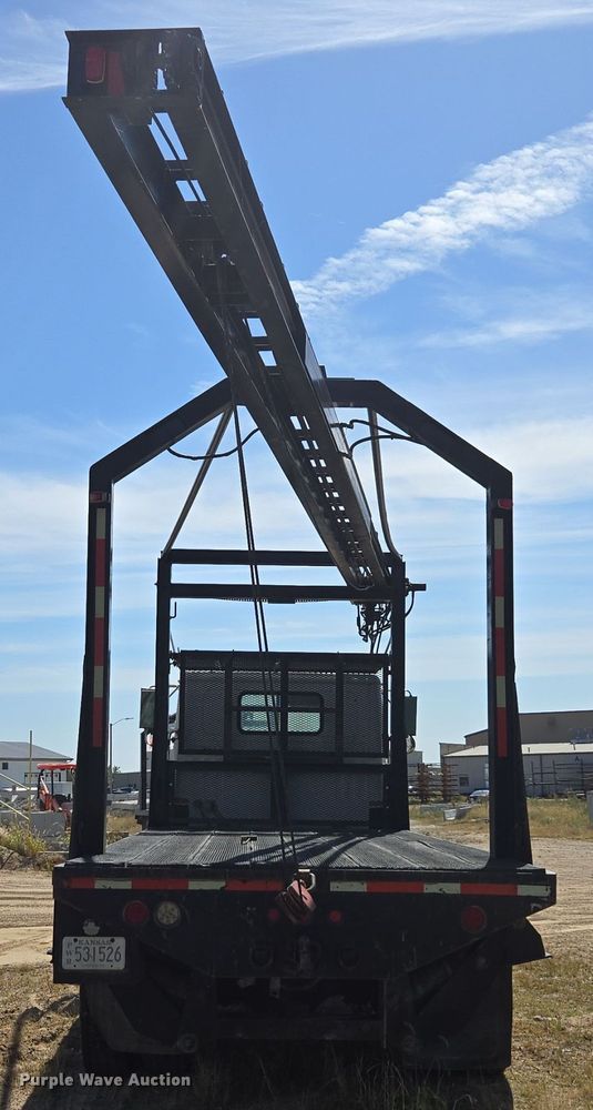 image for item EE7792 1997 Volvo WG Series  flatbed truck