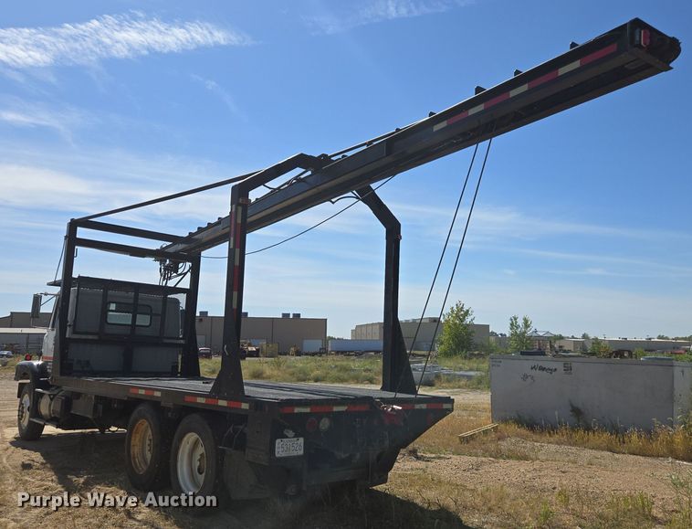 image for item EE7792 1997 Volvo WG Series  flatbed truck