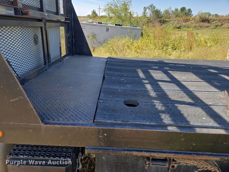 image for item EE7792 1997 Volvo WG Series  flatbed truck