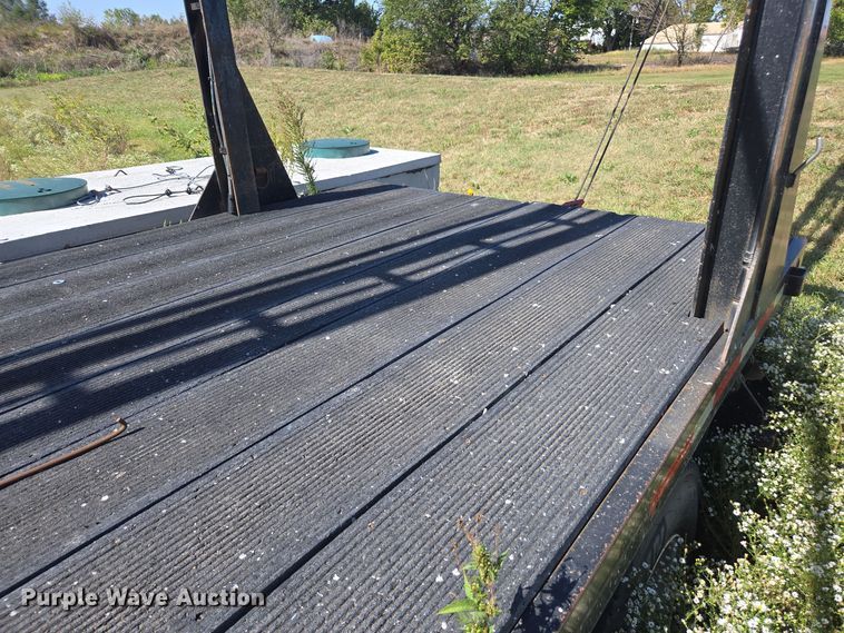 image for item EE7792 1997 Volvo WG Series  flatbed truck