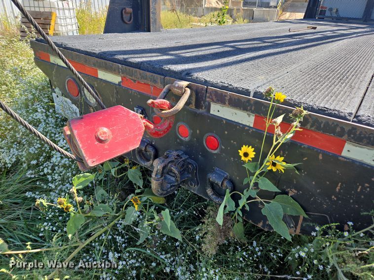 image for item EE7792 1997 Volvo WG Series  flatbed truck