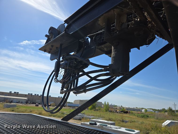 image for item EE7792 1997 Volvo WG Series  flatbed truck