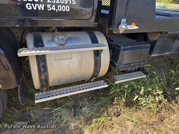 image for item EE7792 1997 Volvo WG Series  flatbed truck