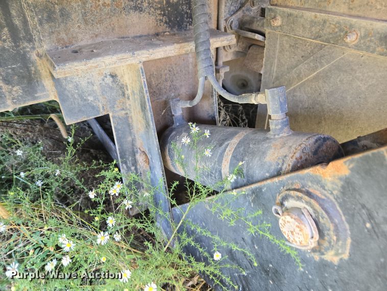 image for item EE7792 1997 Volvo WG Series  flatbed truck