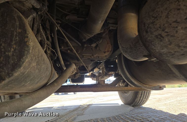 image for item EE7792 1997 Volvo WG Series  flatbed truck