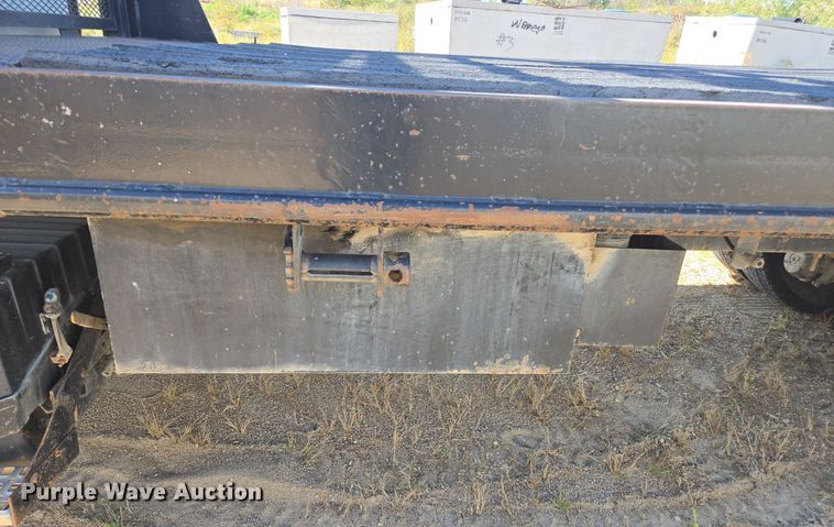 image for item EE7792 1997 Volvo WG Series  flatbed truck