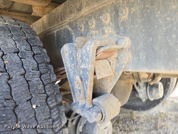 image for item EE7792 1997 Volvo WG Series  flatbed truck