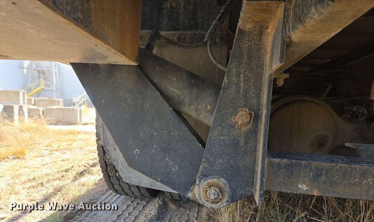 image for item EE7792 1997 Volvo WG Series  flatbed truck