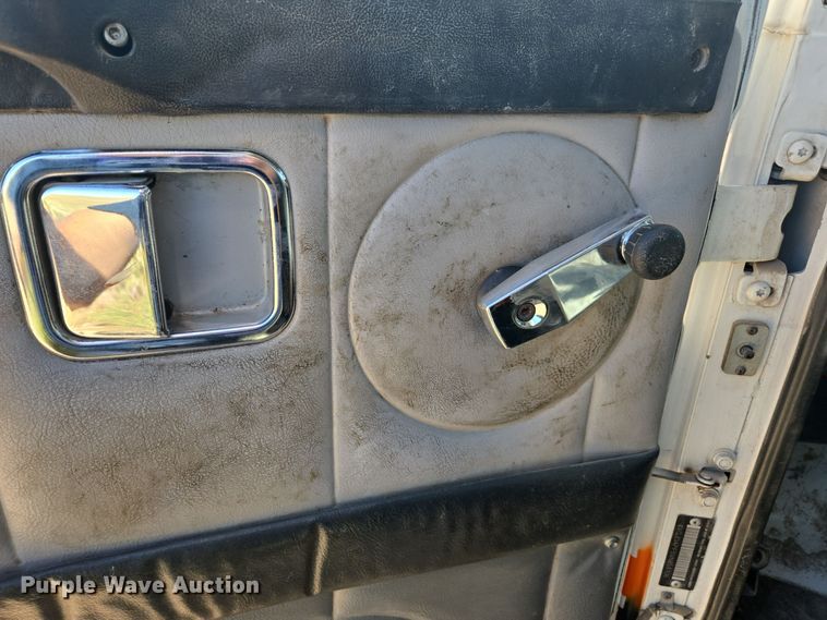 image for item EE7792 1997 Volvo WG Series  flatbed truck