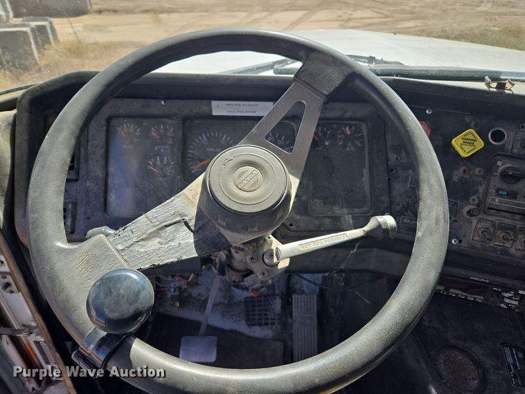 image for item EE7792 1997 Volvo WG Series  flatbed truck