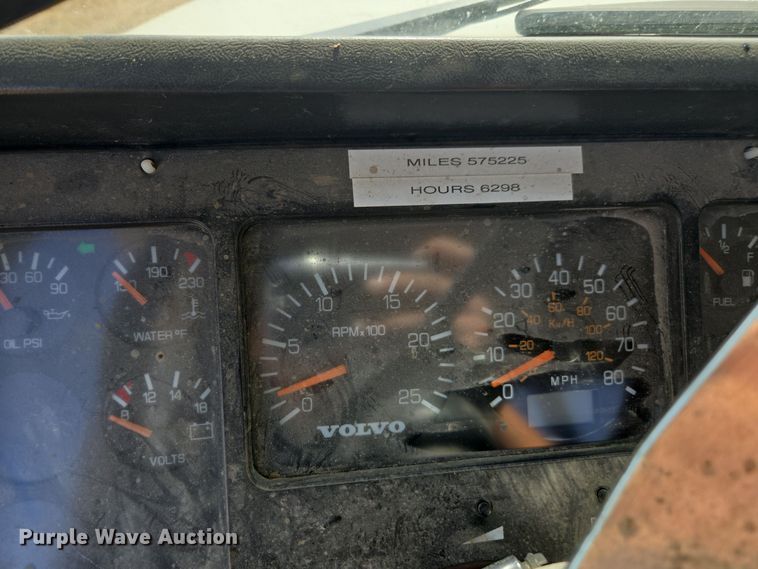 image for item EE7792 1997 Volvo WG Series  flatbed truck