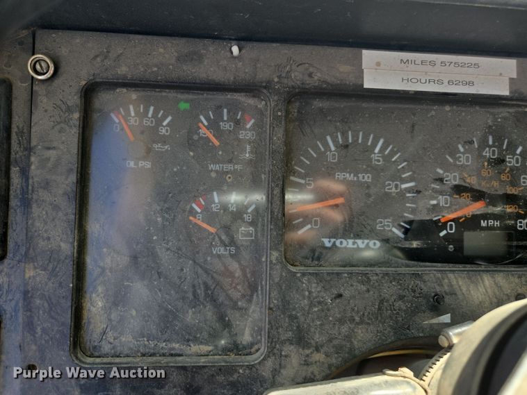 image for item EE7792 1997 Volvo WG Series  flatbed truck