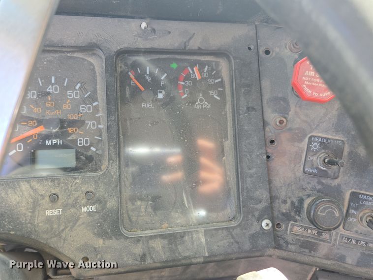 image for item EE7792 1997 Volvo WG Series  flatbed truck