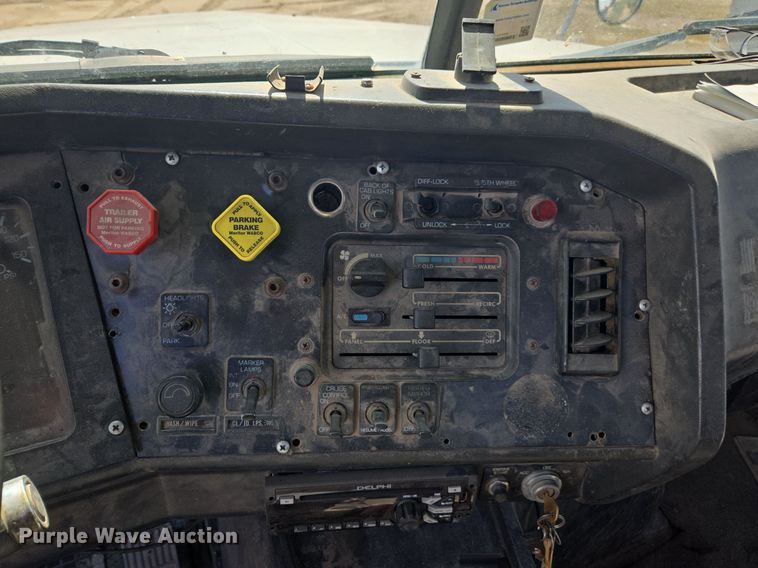 image for item EE7792 1997 Volvo WG Series  flatbed truck