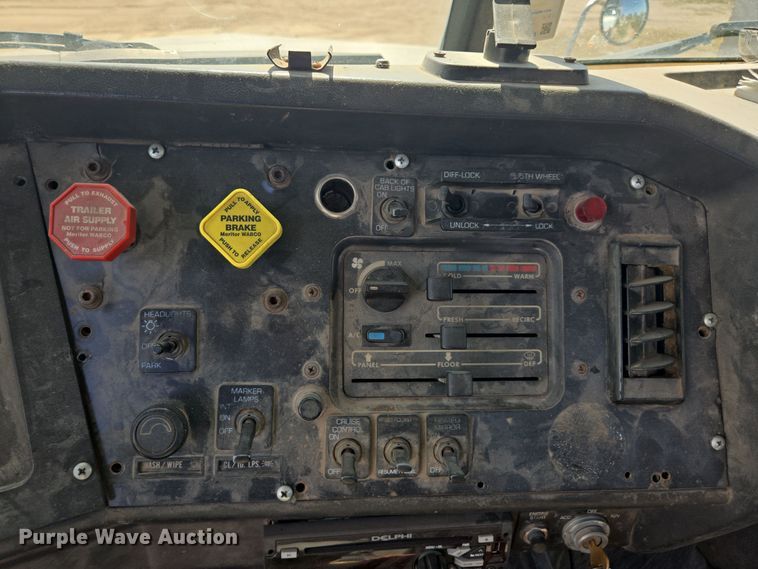 image for item EE7792 1997 Volvo WG Series  flatbed truck