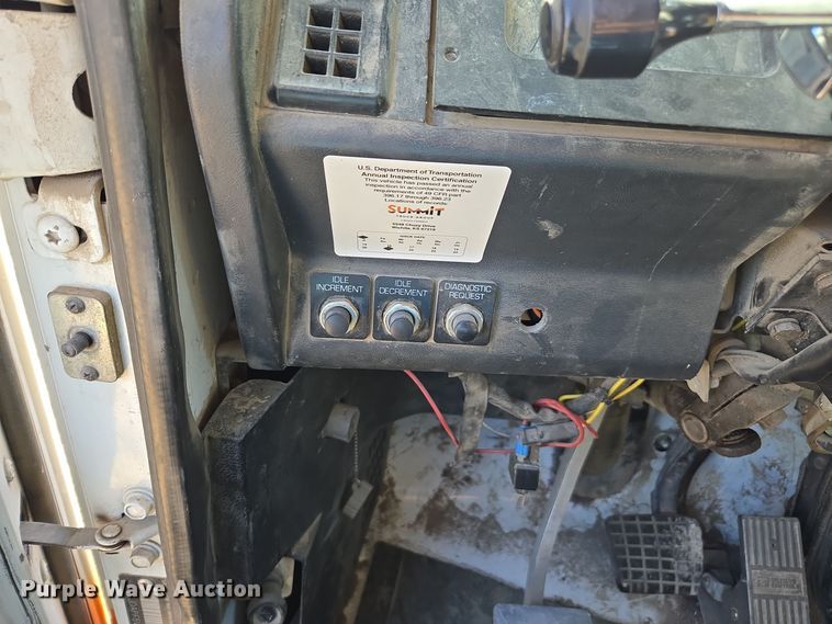 image for item EE7792 1997 Volvo WG Series  flatbed truck