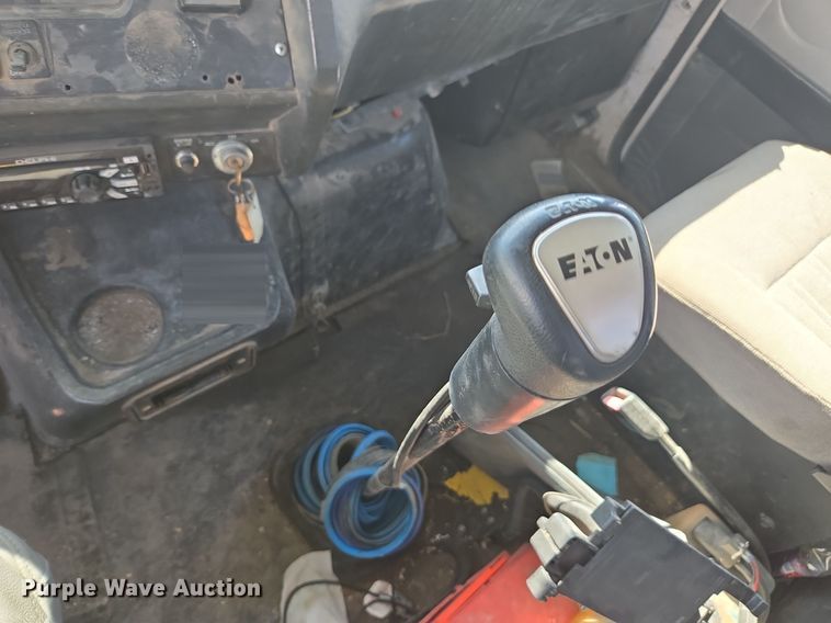 image for item EE7792 1997 Volvo WG Series  flatbed truck