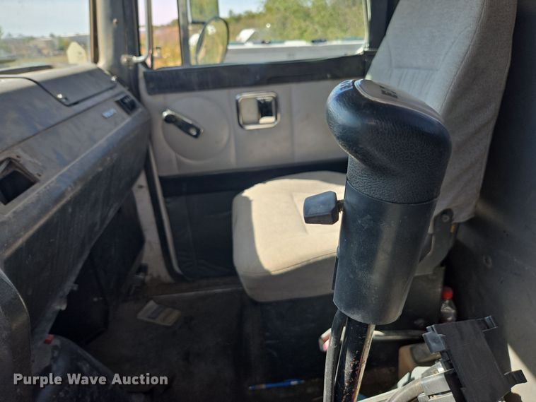 image for item EE7792 1997 Volvo WG Series  flatbed truck