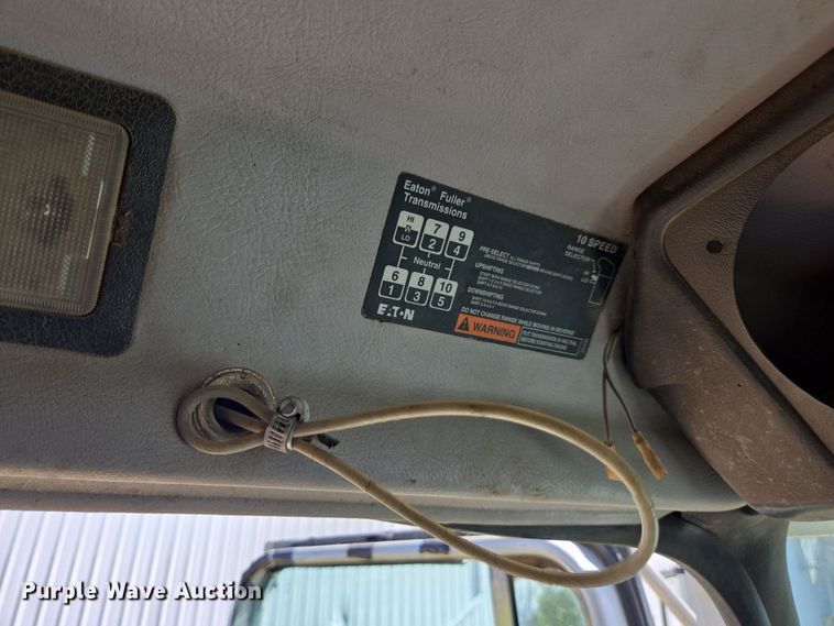 image for item EE7792 1997 Volvo WG Series  flatbed truck