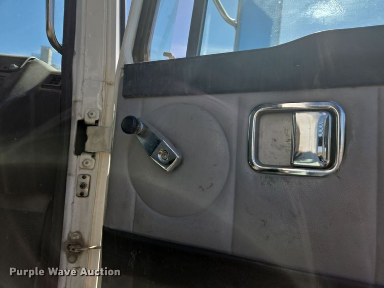 image for item EE7792 1997 Volvo WG Series  flatbed truck