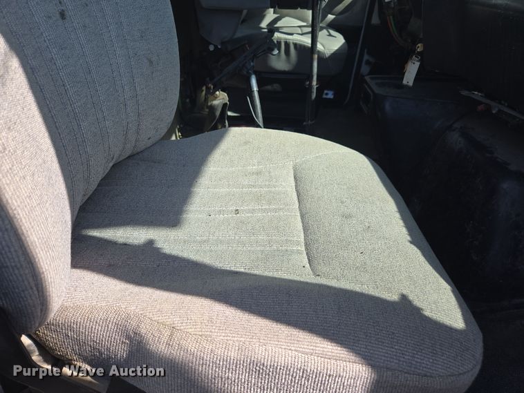 image for item EE7792 1997 Volvo WG Series  flatbed truck