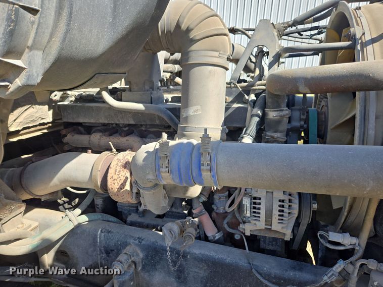 image for item EE7792 1997 Volvo WG Series  flatbed truck