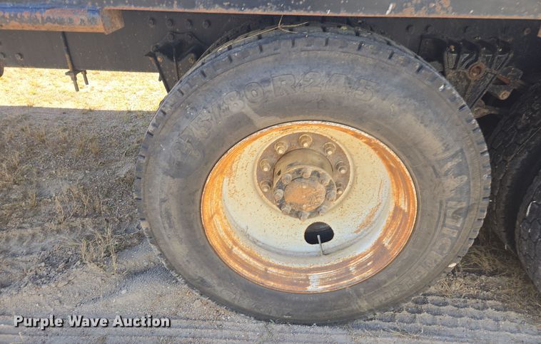 image for item EE7792 1997 Volvo WG Series  flatbed truck